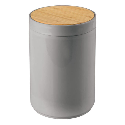 mDesign Swing Lid Bin – Bamboo and Plastic Rubbish Bin for Bathroom or Bedroom – Small Waste Bin with Swing Lid for Easy Access – Grey/Natural Natural/Gray