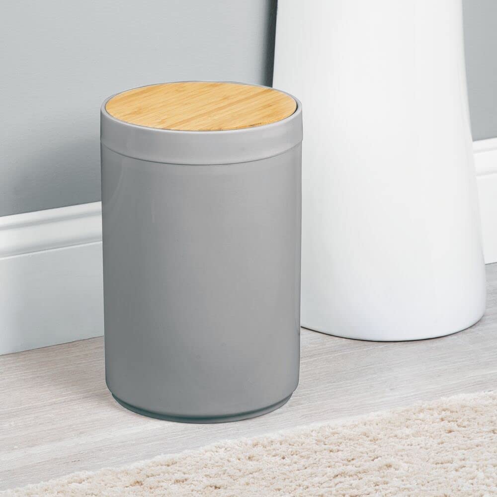 mDesign Swing Lid Bin – Bamboo and Plastic Rubbish Bin for Bathroom or Bedroom – Small Waste Bin with Swing Lid for Easy Access – Grey/Natural Natural/Gray