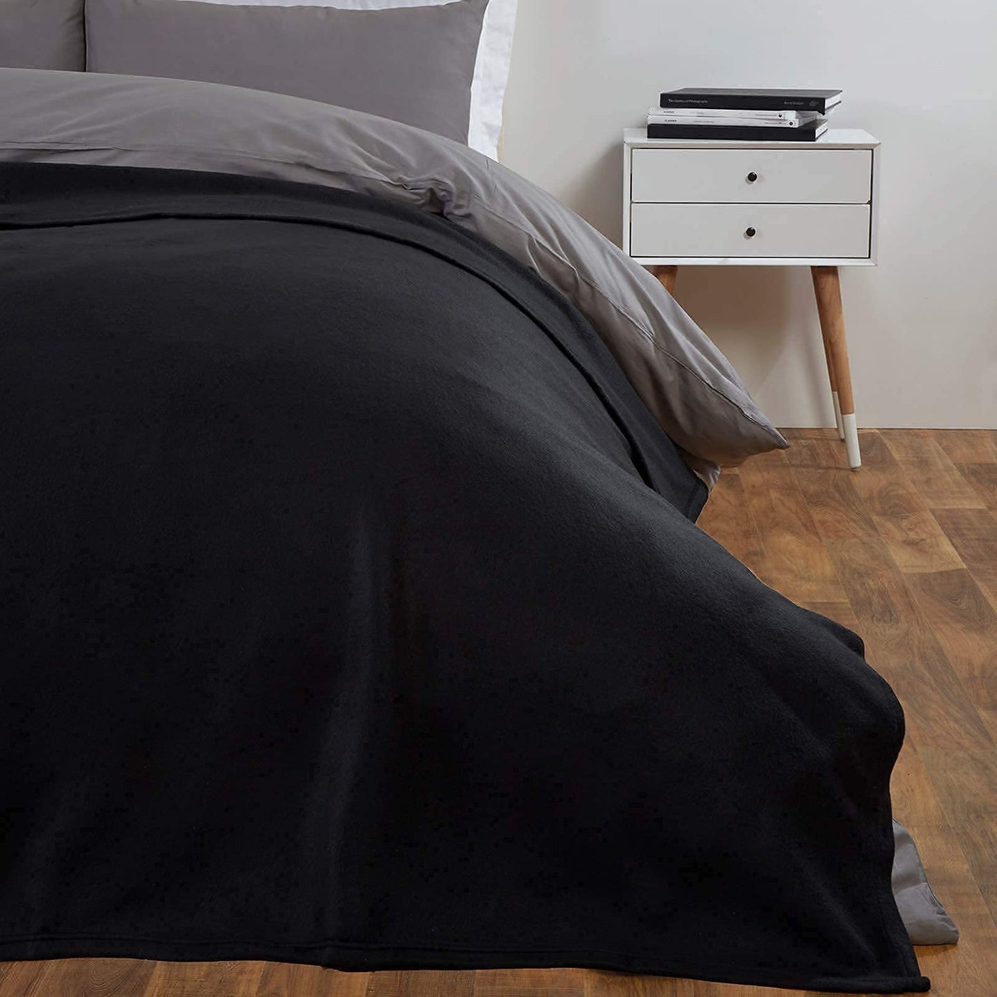 Dreamscene Warm Polar Fleece Throw Over Soft Sofa Bed Blanket Bedspread, Plain Black - 120 x 150 cm