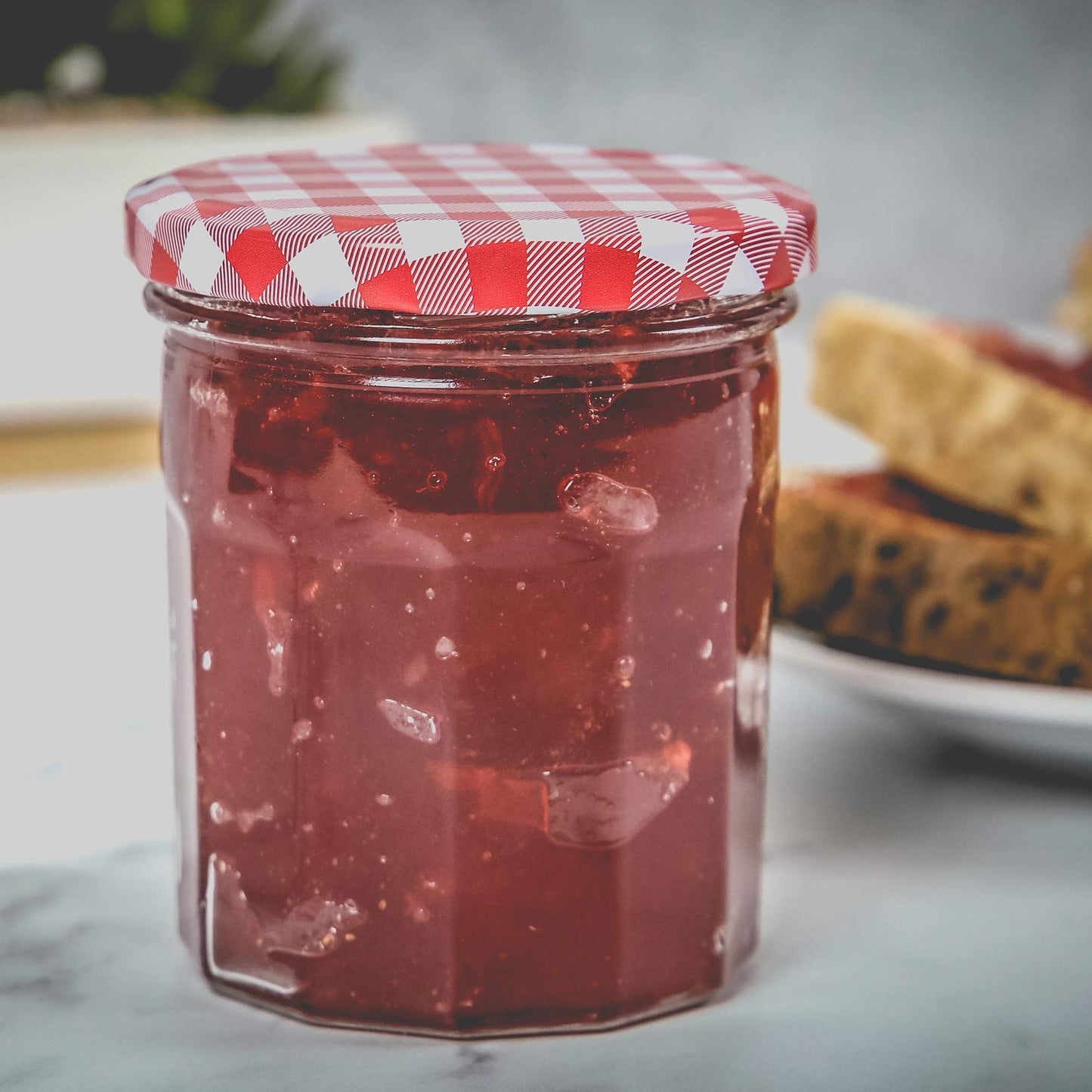 Glass Jam Jars | Set of 12 | Wide Mouth 324ml Glass Preserve Pots | Screw Top Red Gingham Lids | Airtight Pickle Jars | Homemade Jam, Marmalade & Chutney Jar | M&W