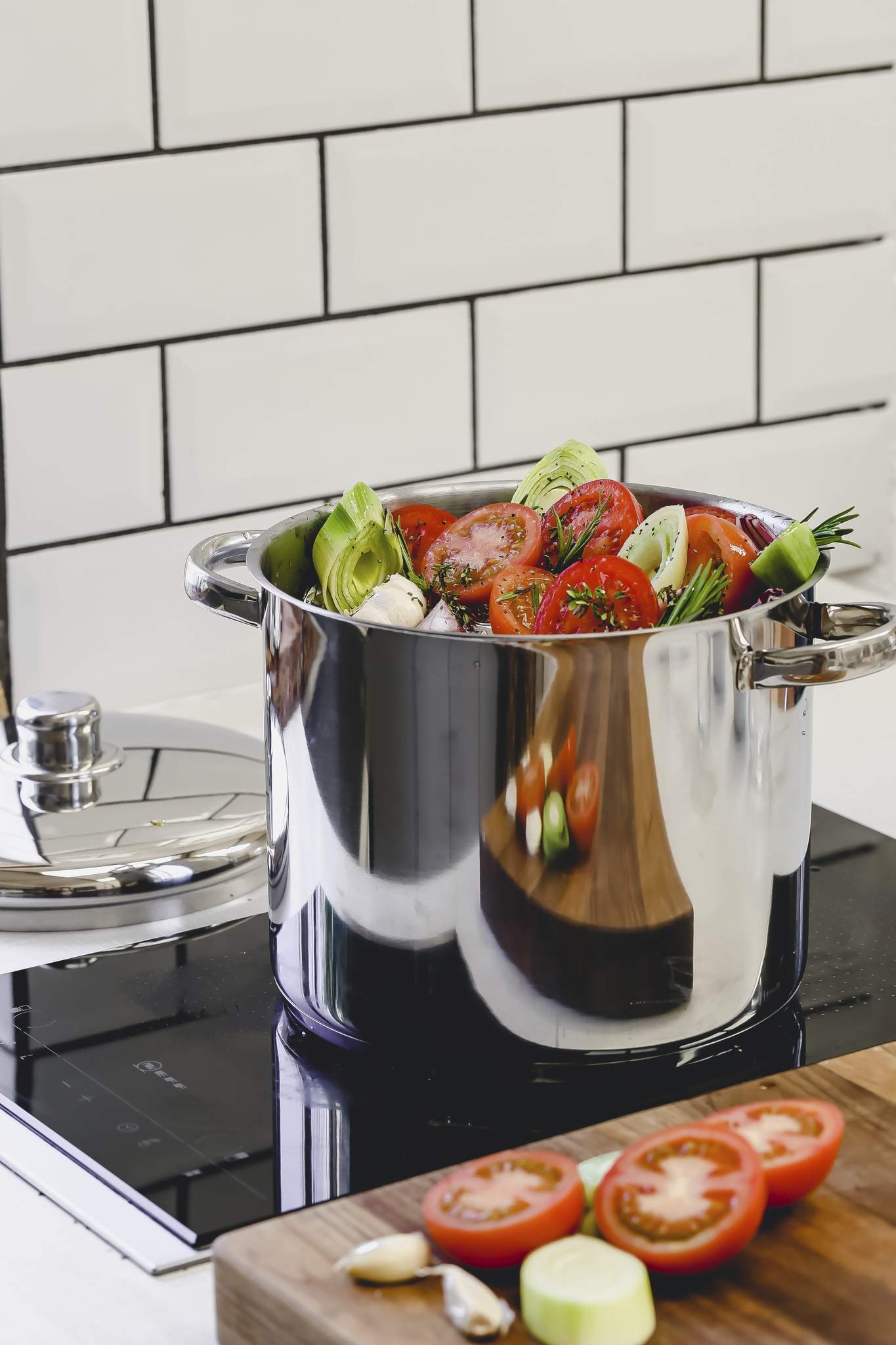 MasterClass Stock Pot, Induction-Safe Stainless Steel Stock Pot with Lid, Large Stock Pot for soups, stews and stock, Mirror Polished, 7 Litres, Silver 7 Litre Single