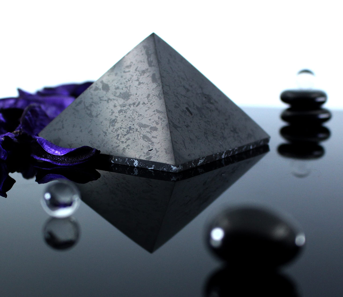 Heka Naturals Polished Shungite Pyramid Healing Crystals Gemstone | 8 cm - Home Decor Shungite Stone Crystal - Chakra Healing Meditation Pyramid for Negative Energy Protection