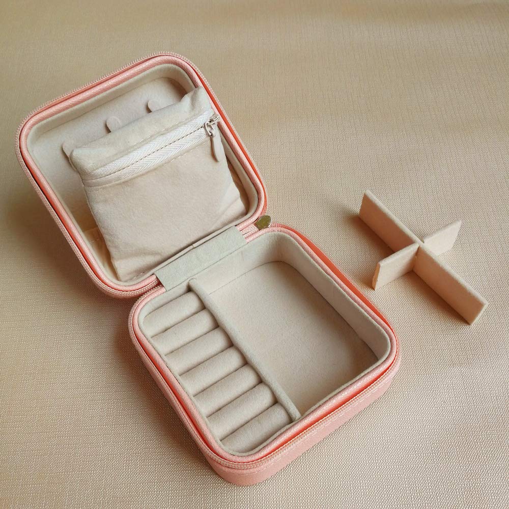 HerFav Small Travel Jewellery Box Organiser, Mini Jewellery Case for Women Faux Leather Storage for Rings, Earring, Necklaces, Pink