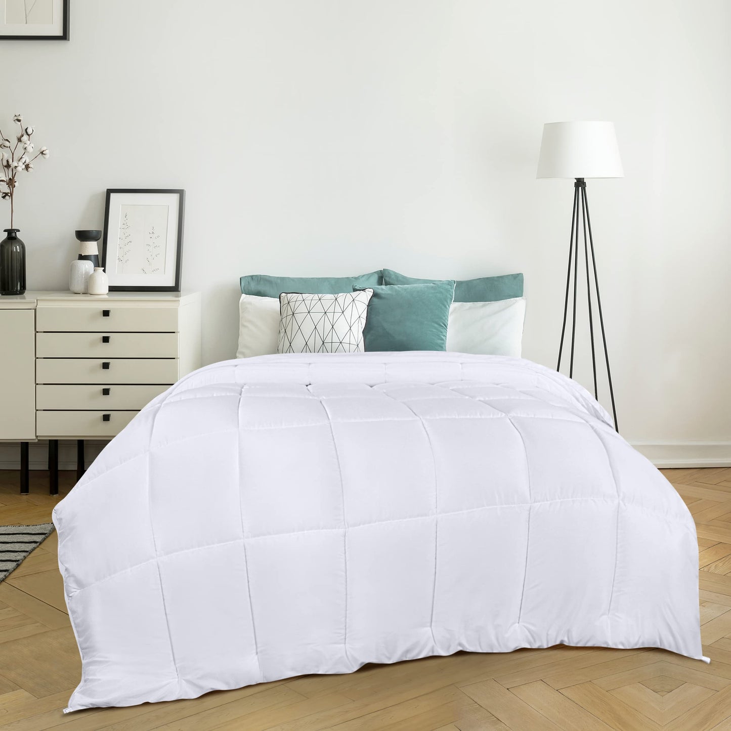 Utopia Bedding Lightweight 4.5 Tog Super King Size Duvet with Corner Tabs, Microfiber Soft Breathable Duvet, Box Stitched Down Alternative Quilt 220x260 cm (White) White 4.5 Tog - Super King