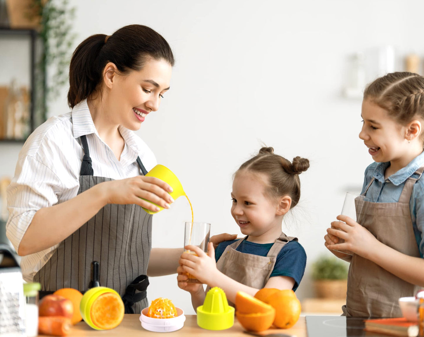 Lechin Lemon Squeezer with Unique Lemon Shape Design Citrus Juicer Manual Two Ways of Use for Different Fruits (Yellow) Yellow