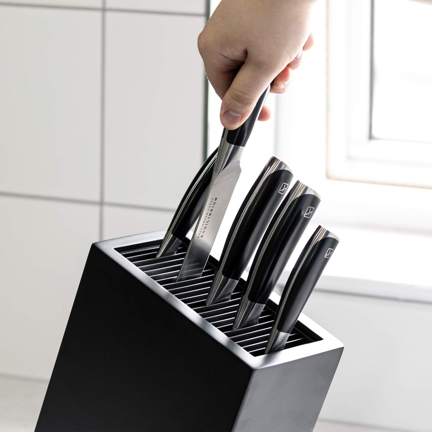 Rockingham Forge Sloping Matt Black Universal Knife Block, 20 Slots for Knives up to 20cm Blade Length, 27cm Single