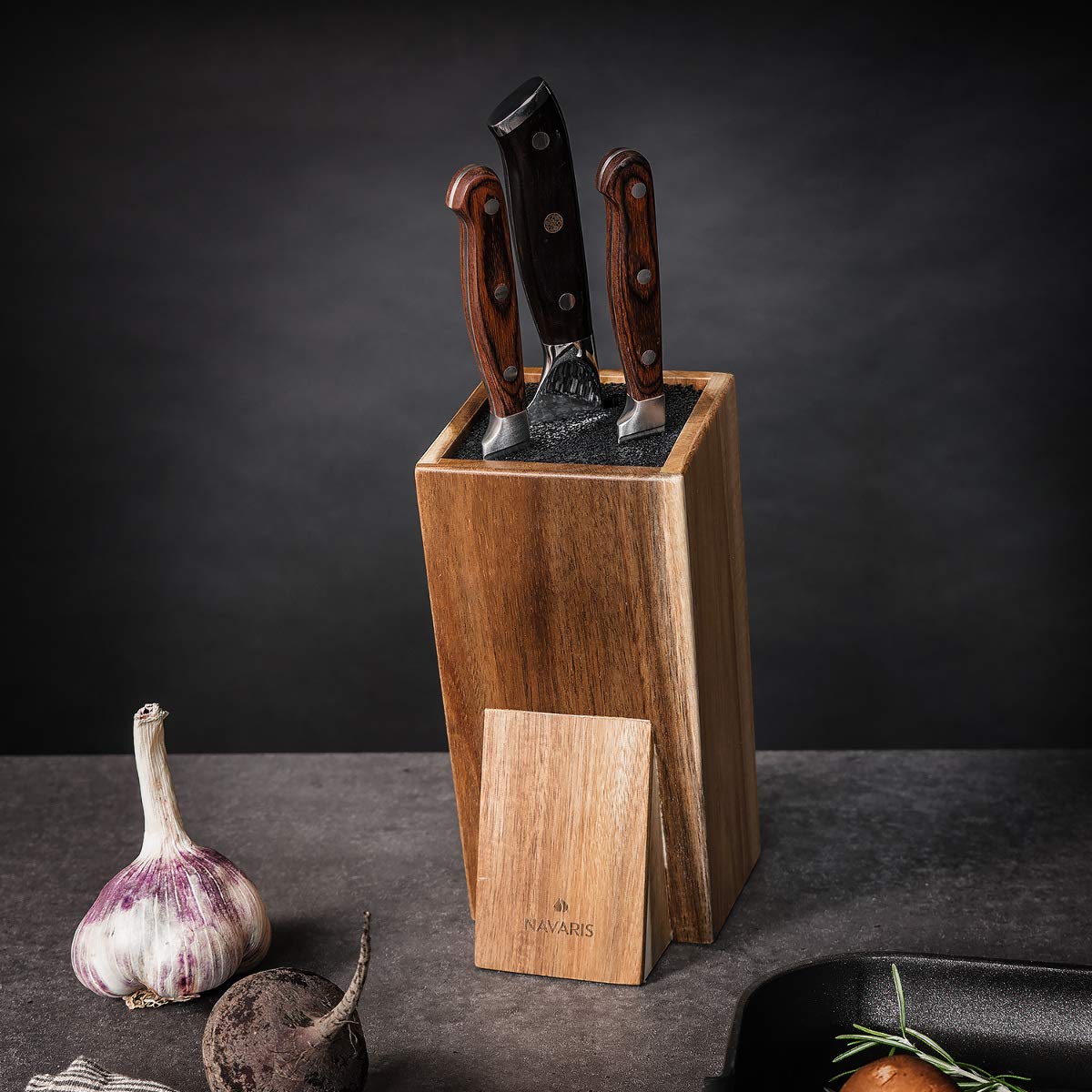 Navaris Wooden Kitchen Knife Block - Universal Bristle Knife Holder Storage Stand - Acacia Wood Knife Block - Angled Design, 25 x 15 x 10.5 cm Inclined