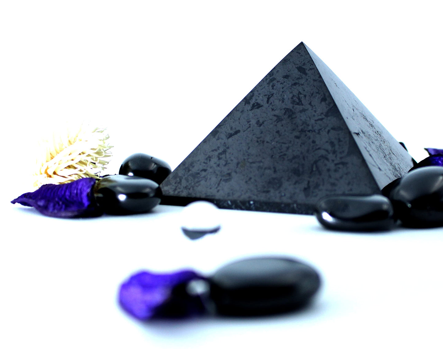 Heka Naturals Polished Shungite Pyramid Healing Crystals Gemstone | 8 cm - Home Decor Shungite Stone Crystal - Chakra Healing Meditation Pyramid for Negative Energy Protection