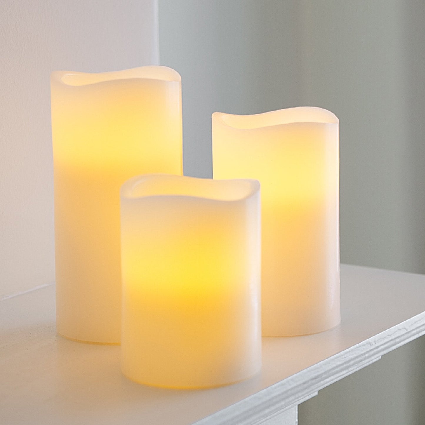 Lights4fun Set of 3 Real Wax Battery Operated Flameless LED Candles with Timer