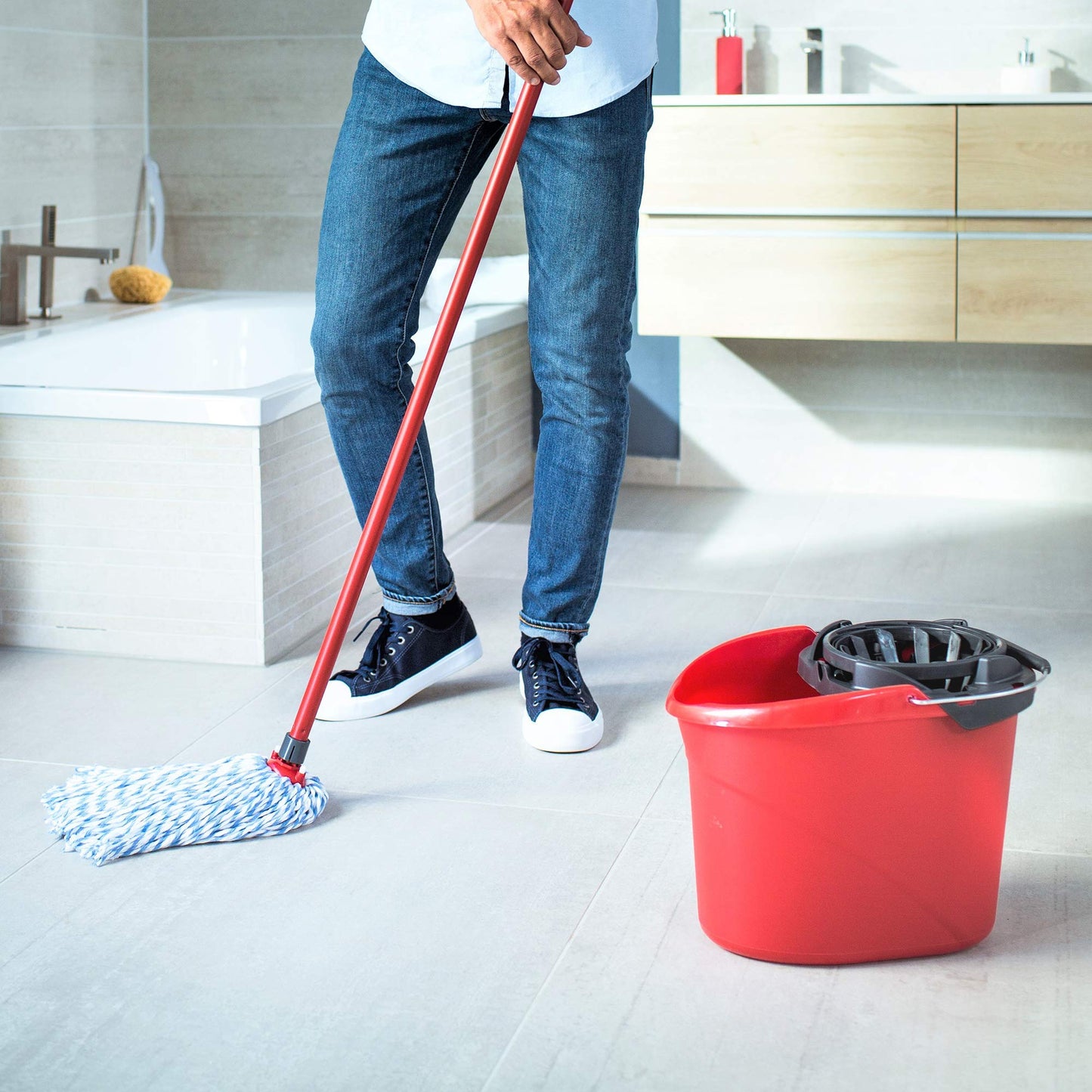 Vileda SuperMocio Microfibre and Cotton Mop and Bucket Set, Mop for Cleaning Floors, Set of 1x Mop and 1x Bucket, Red/Black, 28.3cm (W) x40cm (D) x28.5cm (H) Mop & Bucket Set Single