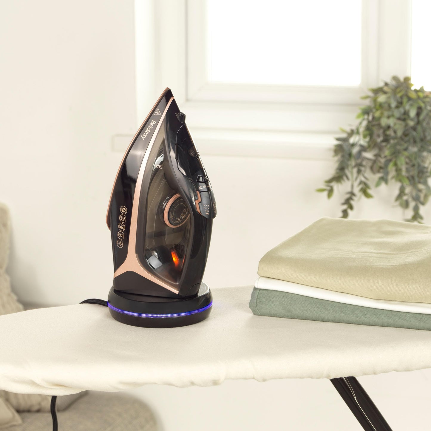 Beldray BEL0987RG 2 In 1 Cordless Steam Iron - 300ml, Rose Gold Edition, 360° Charging Base, Smooth Ceramic Soleplate, Corded or Cordless, 2600 W, 140g/min Steam Shot, Anti-Drip & Anti-Calc Functions Single