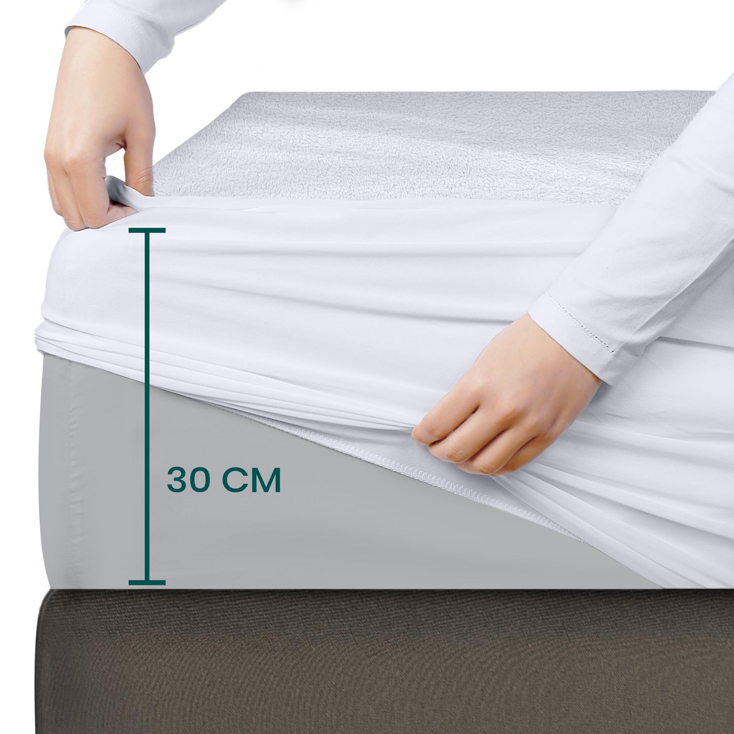 Utopia Bedding Waterproof Mattress Protector Small Double Bed 120 x 190 cm, Fits Up to 30 cm Deep Mattresses, Premium Terry 4ft Mattress Protector, All Around Elastic, Small Double Mattress Cover 4ft Small Double - 120 x 190 x 30 cm White