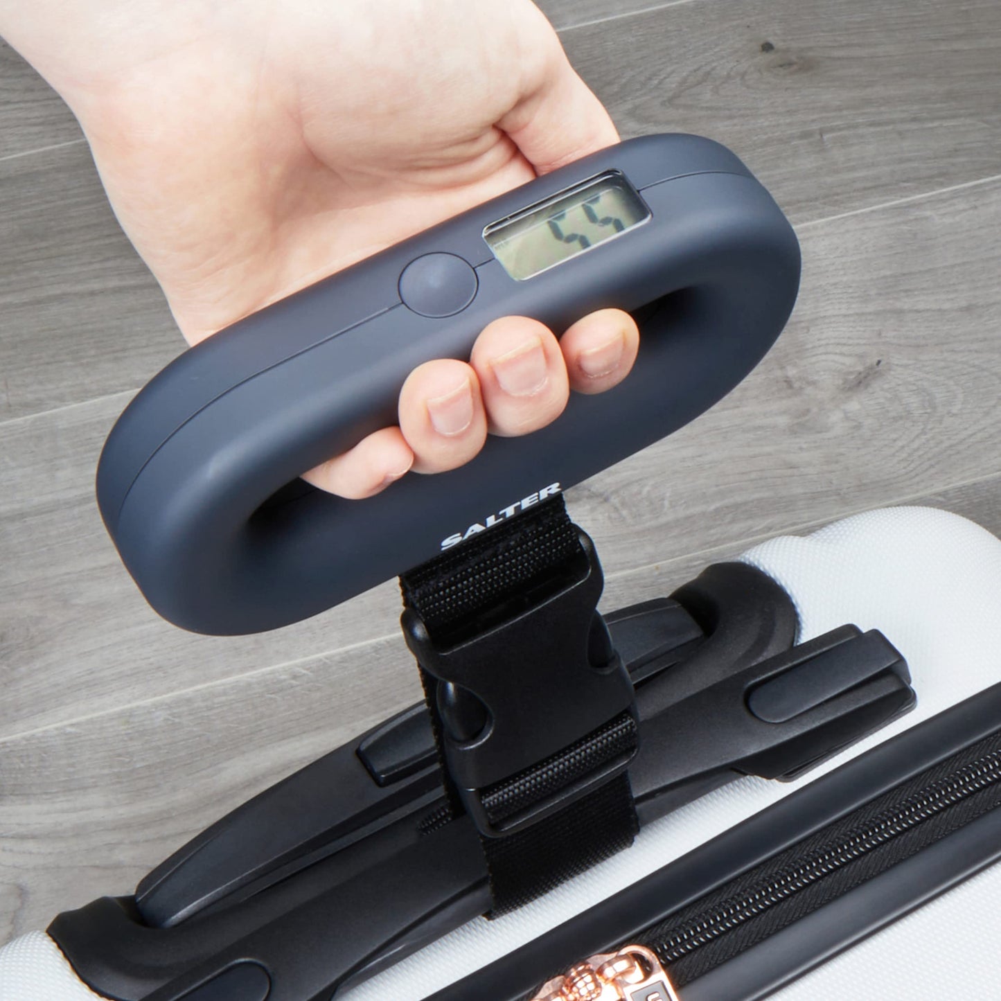 Salter 9500 BKDCTMEU16 Digital Luggage Scale - Portable Suitcase Weighing Scales, Easy Clip On Travel & Baggage/Bag Weight Scale, Max 88lbs/40kg, Battery Included, Soft Touch Handle, Lightweight Single