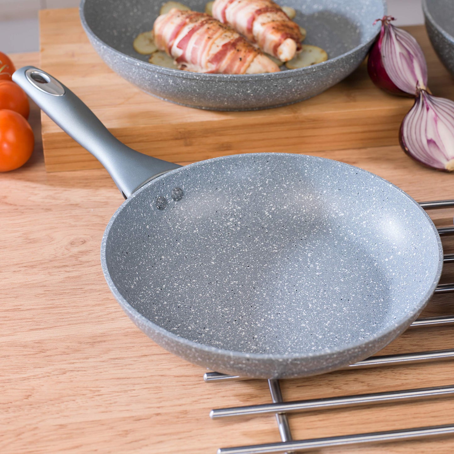 Salter BW02763G2 Non-Stick Frying Pan - 24cm Forged Aluminum Cooking Pan, Fry & Sauté, Dishwasher Safe, Induction Hob Suitable, Strong And Durable For Meat & Vegetables, Marblestone Collection, Grey 24 cm