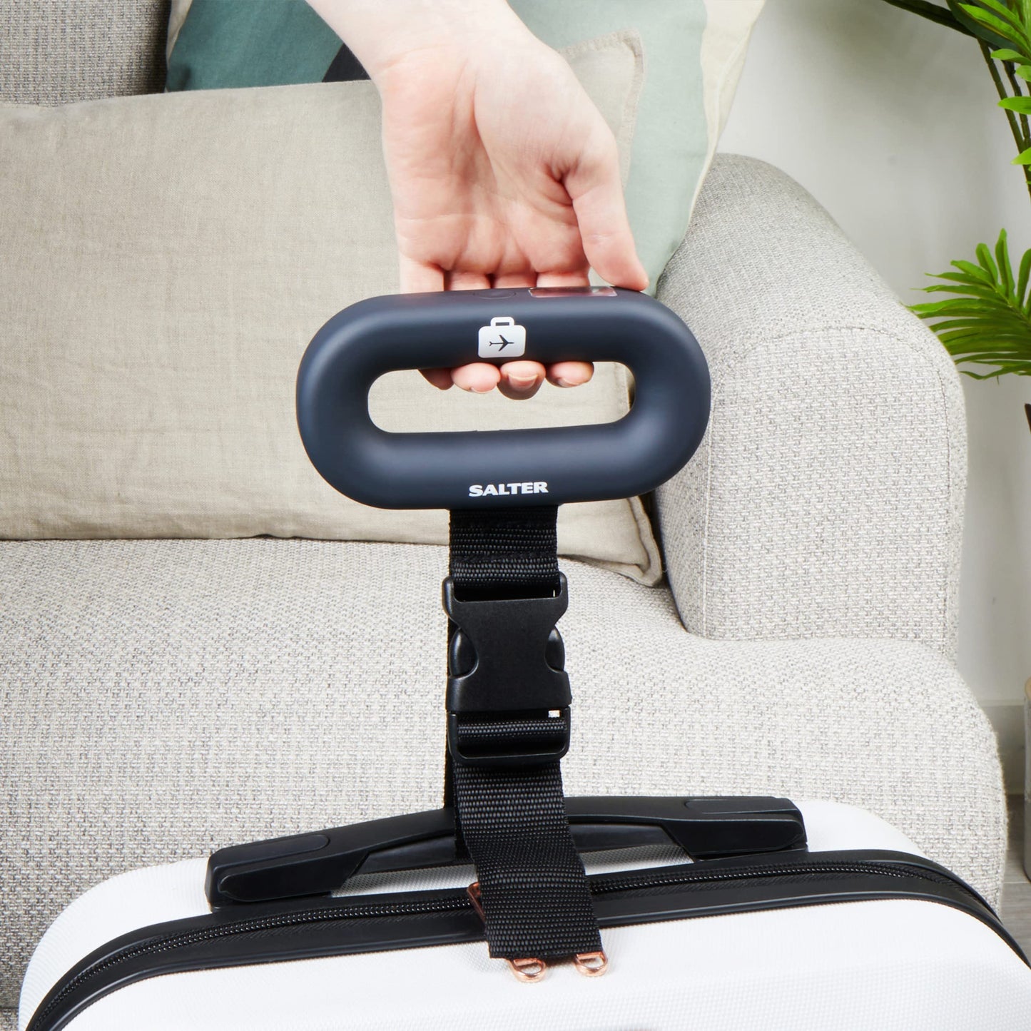 Salter 9500 BKDCTMEU16 Digital Luggage Scale - Portable Suitcase Weighing Scales, Easy Clip On Travel & Baggage/Bag Weight Scale, Max 88lbs/40kg, Battery Included, Soft Touch Handle, Lightweight Single