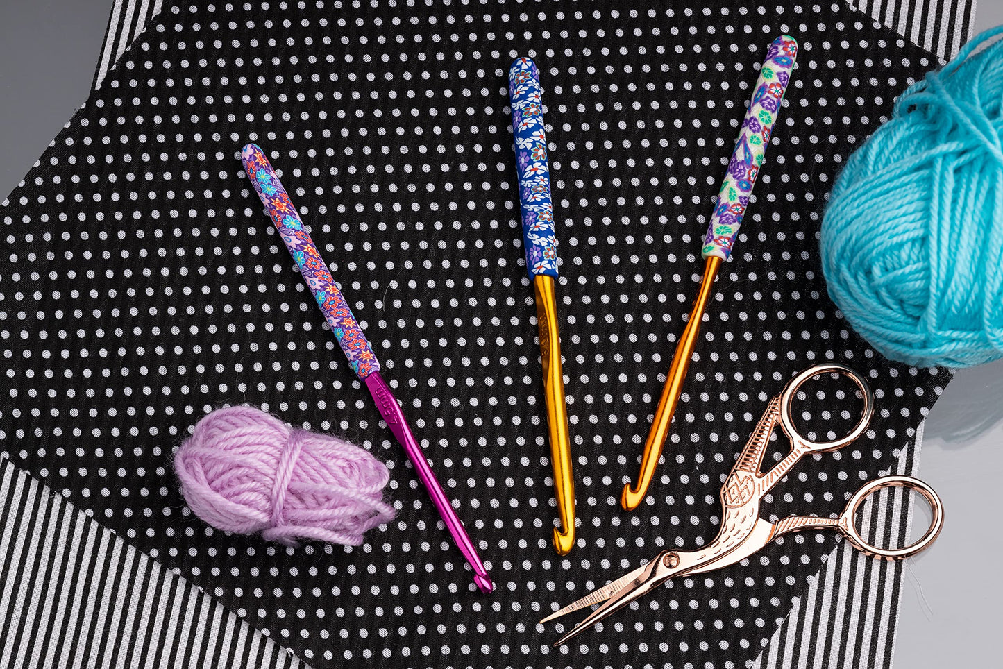 The Quilted Bear Crochet Hook Set - Premium Soft Grip Floral Hooks with Ergonomic Polymer Clay Handle 12 (2mm, 2.5mm, 3mm, 3.5mm, 4mm, 4.5mm, 5mm, 5.5mm, 6mm, 6.5mm, 7mm & 8mm) Set of 12